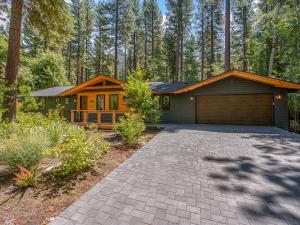 a house in the woods with a driveway at Modern Millcreek Home in Incline Village