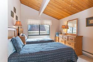 Ένα ή περισσότερα κρεβάτια σε δωμάτιο στο Forest Pines Condo #216 +13 φωτογραφίες