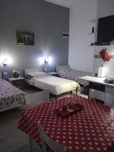 Ένα ή περισσότερα κρεβάτια σε δωμάτιο στο Apartman Stari most - Old Bridge