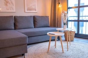 a living room with a couch and a table at Lüttje Bude - mit Privatparkplatz in Bremerhaven +27 photos