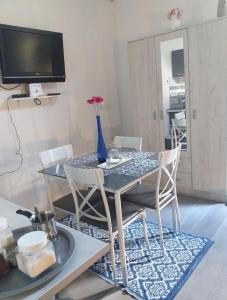 Μια τηλεόραση ή/και κέντρο ψυχαγωγίας στο Apartman Stari most - Old Bridge