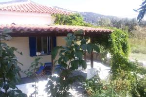 Gallery image of A CASA D'IRENE in Votsalákia