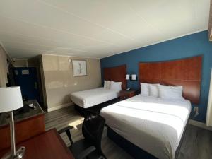 a hotel room with two beds and blue walls at Travelodge by Wyndham Aberdeen in Aberdeen