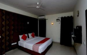 Voodi või voodid majutusasutuse Collection O Hotel Himalaya toas