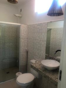 Koupelna v ubytování Ao som do mar Bahia + 13 fotografií