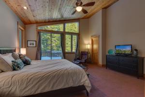 a bedroom with a bed and a ceiling fan at Skislope Manor - Spacious Tahoe Donner 4 BR with Gorgeous Home Theater and Hot Tub in Truckee