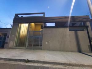 a house with a solarium on the side of it at Departamento Elena 2 in Santa Rosa