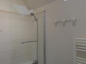 a shower with a glass door in a bathroom at Gîte Trizay-Coutretot-Saint-Serge, 4 pièces, 5 personnes - FR-1-581-67 in Trizay-Coutretot-Saint-Serge