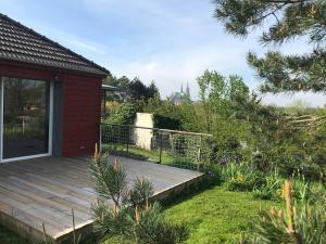 Vonkajšia záhrada v ubytovaní Maison calme à Chartres avec terrasse et jardin, adaptée PMR - FR-1-581-97