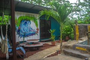 Vrt pred nastanitvijo The Jungle Container