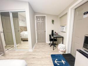 a small room with a desk and a bedroom at Beautiful room in prime location in Pinellas Park