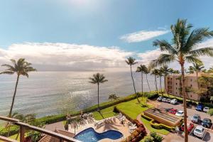 an aerial view of a resort with a swimming pool and the ocean at Island Sands Resort Condominiums in Wailuku