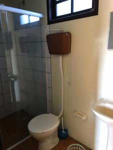 a bathroom with a toilet and a shower at Suítes Casa Amarela da Ferrugem in Garopaba +15 photos