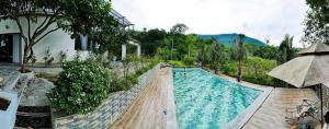 a large swimming pool in a resort at Dream Hill Villa - Biệt thự trên đồi full tiện ích dịch vụ, ăn uống, tổ chức event in Hanoi