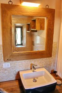 A bathroom at Country House La Torre