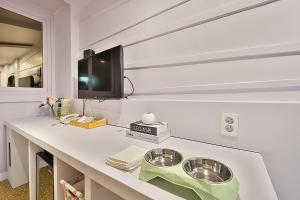 a room with a table with a television and atainment at Gwanganri A Hotel in Busan