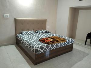 a bed in a room with at Agarwal Guest House in Naya Raipur