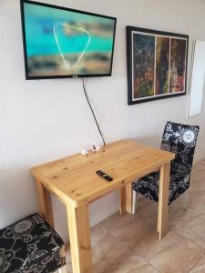 TV a/nebo společenská místnost v ubytování Suite privada para 5 personas - #6 Playa Engabao