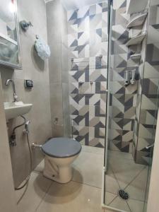 a bathroom with a toilet and a shower at Loft 37 Centro histórico in São Paulo