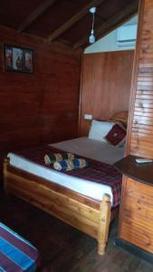Rúm í herbergi á Alffa Guest Inn