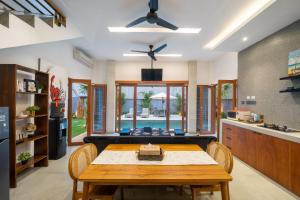 a kitchen and dining room with a table and chairs at Villa Gemuk in Seminyak