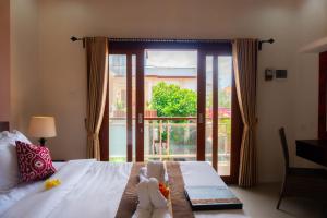 Postel nebo postele na pokoji v ubytování The Yogasari Sanur