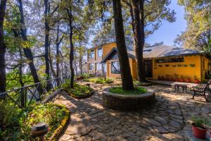 Κήπος έξω από το SaffronStays Charming Cottage,Landour +28 φωτογραφίες