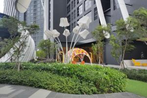 a garden in the middle of a building with a fountain at Zen-Inspired Duplex Luxury 6Pax, Arte Mont Kiara by Verano in Kuala Lumpur