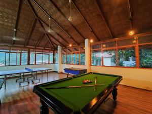 Biliár nebo kulečník v ubytování Hill Crest Resort - Coorg