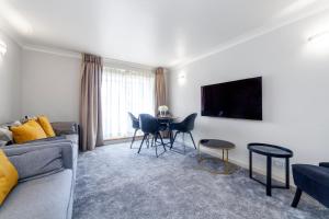 a living room with a couch and a table at Stylish 1 bedroom apartment in Maida Vale in London