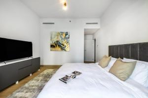 Fotografie z fotogalerie ubytování Spacious 2BR flat, La Rive 2 v Dubaji