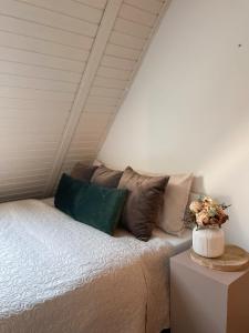 Ein Bett oder Betten in einem Zimmer der Unterkunft Pine & Oak Holiday Home