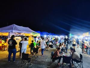 a crowd of people at an outdoor market at night at Jesselton Quay Citypads in Kota Kinabalu +153 photos
