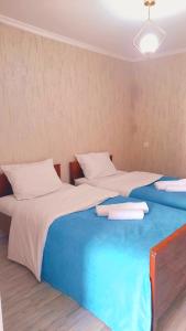 A bed or beds in a room at Maganiskhedi