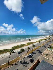 a view of a road and the beach at MAISON VISTA MAR in Maceió