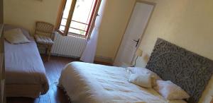 מיטה או מיטות בחדר ב-La Maison du Bonheur