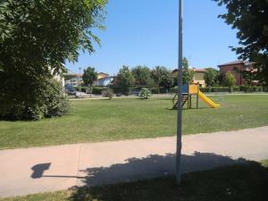 Детская игровая зона в Residence Villaggio dei Fiori con Piscina e Posto Spiaggia Incluso