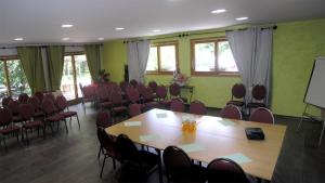 Konferenční prostory v ubytování Logis Hotel Le Lac + 37 fotografií