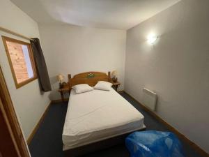 מיטה או מיטות בחדר ב-Plagne Soleil : Pistes et vue