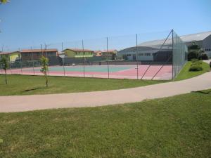 Бассейн в Residence Villaggio dei Fiori con Piscina e Posto Spiaggia Incluso или поблизости