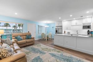 Kuchyň nebo kuchyňský kout v ubytování Coronado Arms Condominiums B-18