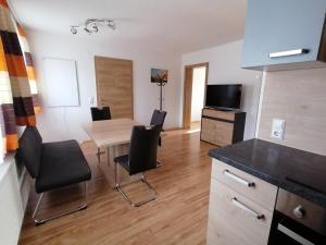 Kuchyňa alebo kuchynka v ubytovaní Apartment Bauer