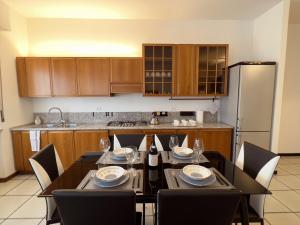 A kitchen or kitchenette at Residence Contea 1