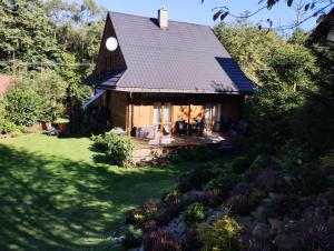 Puutarhaa majoituspaikan Apartament Nad Potokiem ulkopuolella