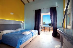 Postel nebo postele na pokoji v ubytování Irini Apartments and Studios