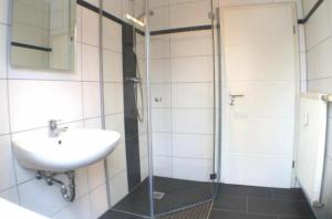 Koupelna v ubytování Ferienhaus an der Westernstadt in Eging + 12 fotografií