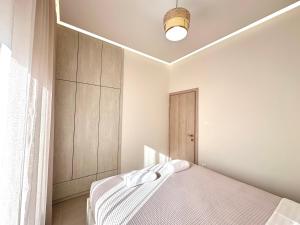 Postel nebo postele na pokoji v ubytování Seaside Deluxe Apartment