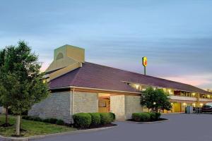 a front view of a hotel with a building at Super 8 by Wyndham Cincinnati-Springdale OH in Springdale