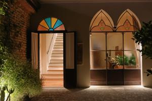 an entrance to a house with stained glass windows at DOMUS AQUENIGRE in Acquanegra sul Chiese