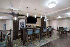 TV a/nebo společenská místnost v ubytování Hampton Inn Marshall